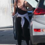 Kristen Bell in a Black Sneakers Arrives at Her Gym in Los Angeles 12/12/2022