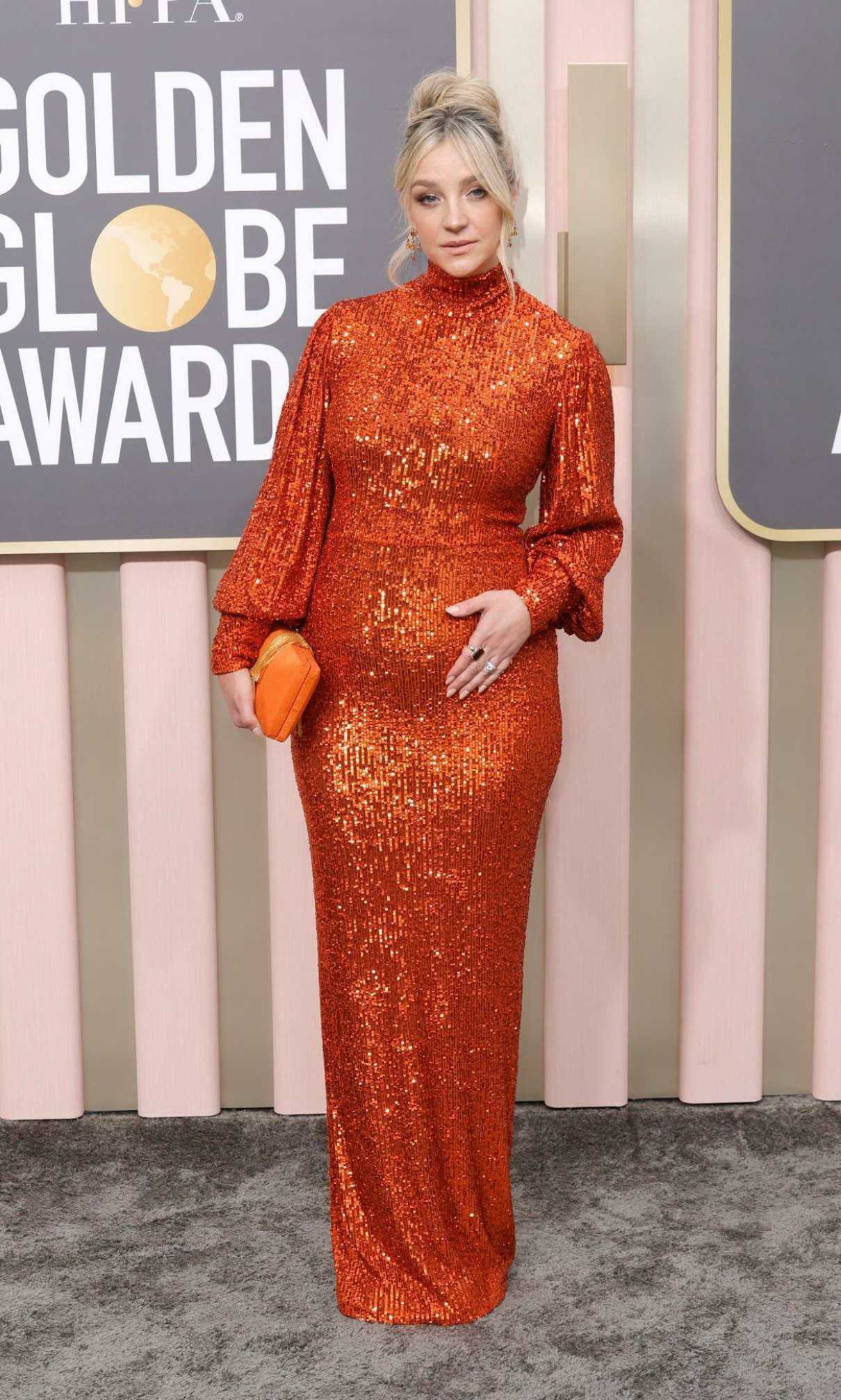 Abby Elliott Attends the 80th Annual Golden Globe Awards in Beverly ...