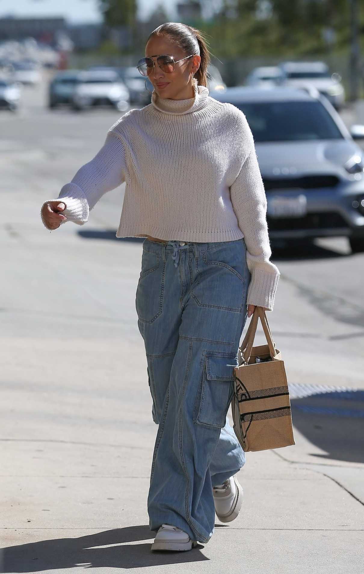 Jennifer Lopez in a Blue Baggy Jeans Arrives at Her Daily Dance ...