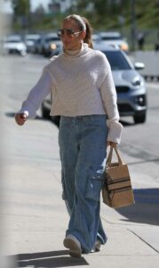 Jennifer Lopez in a Blue Baggy Jeans