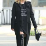 Avril Lavigne in a Black Coat Arrives at the Courreges Fashion Show During 2023 Paris Fashion Week in Paris 03/01/2023