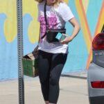 Kristen Bell in a White Tee Was Spotted Out Shopping in Los Angeles 03/27/2023