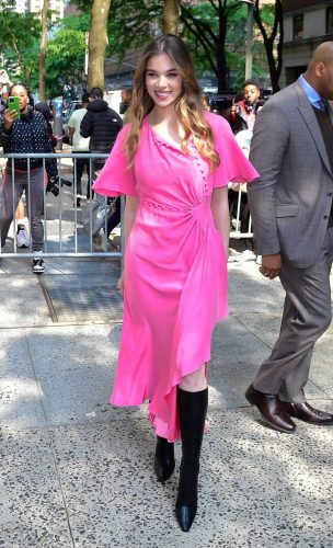 Hailee Steinfeld in a Pink Dress Heads to the Live with Kelly and Mark