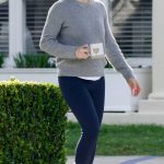 Jennifer Garner in a Grey Sweater Was Seen Out in Brentwood 05/10/2023