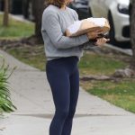 Jennifer Garner in a Grey Sweater Was Seen Out in Brentwood 05/17/2023