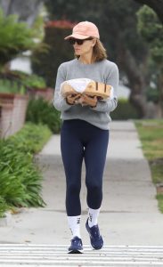 Jennifer Garner in a Grey Sweater
