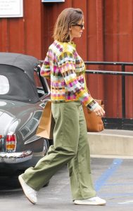 Jennifer Garner in an Olive Pants