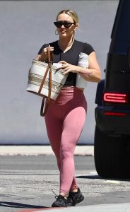 Hilary Duff in a Pink Leggings