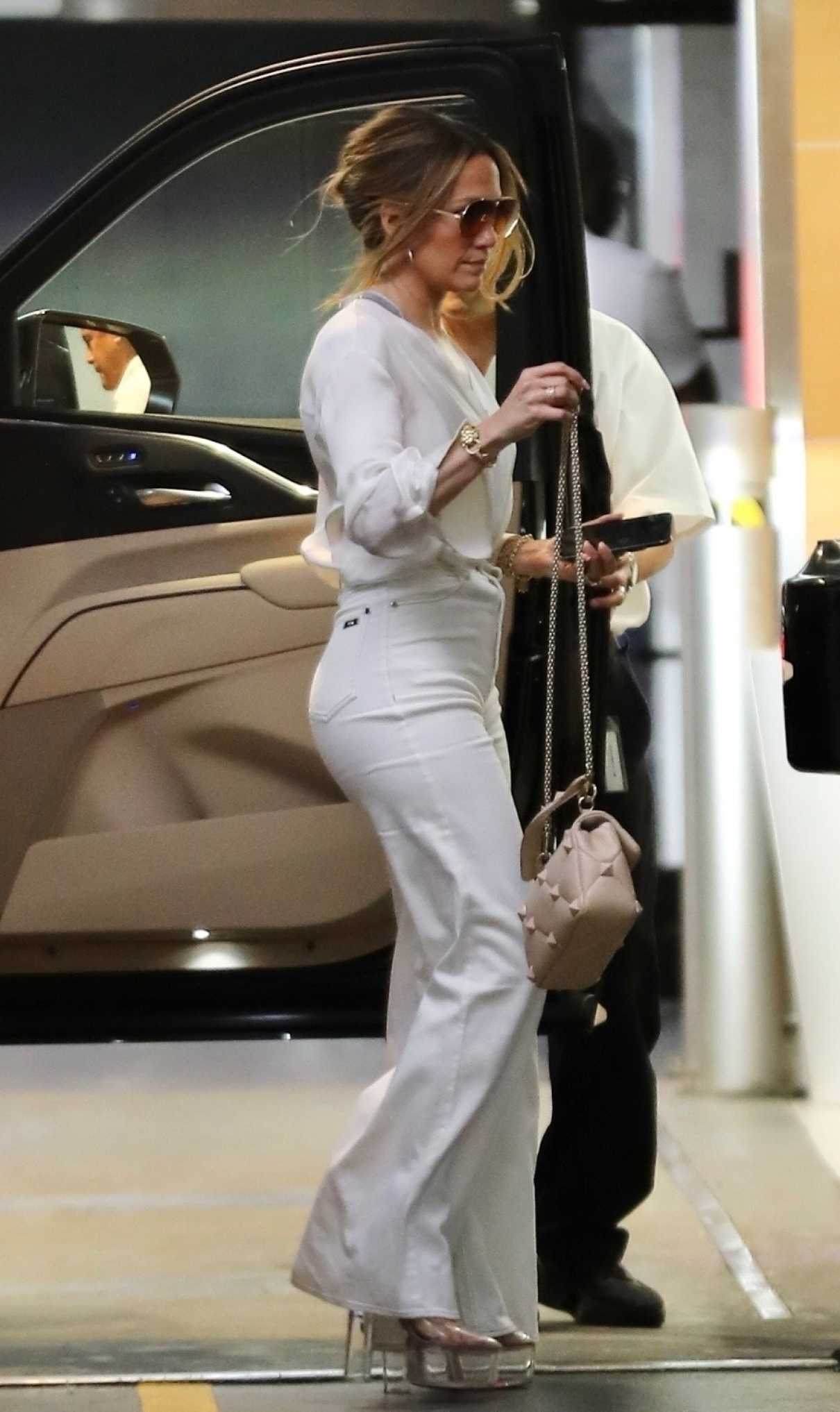 Jennifer Lopez in a White Blouse Arrives at an Office Building in Los ...
