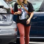 Kristen Bell in a Black Tee Goes Grocery Shopping in Los Angeles 08/09/2023