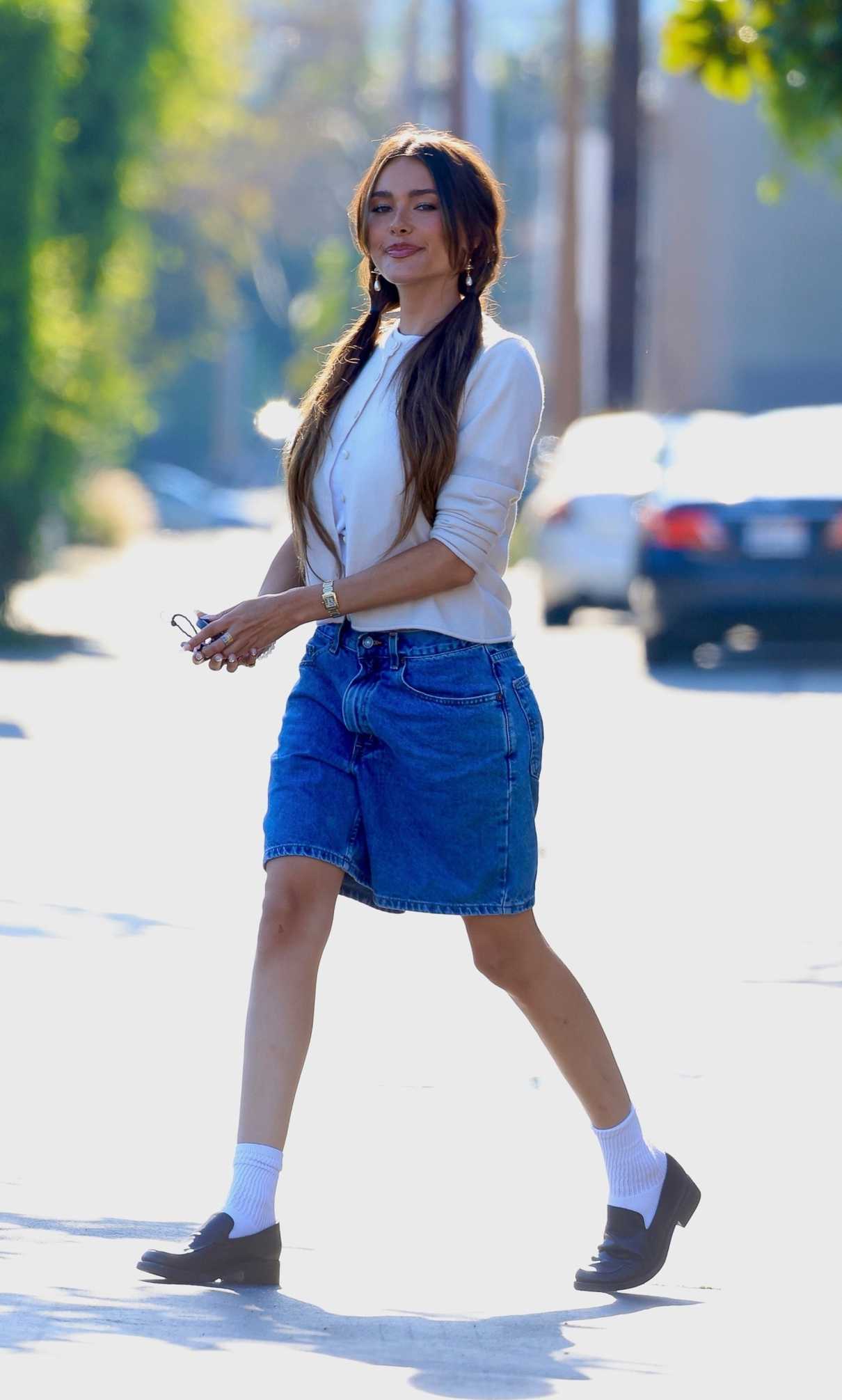 Madison Beer in a Denim Shorts Was Seen Out in Los Angeles 08/14/2023-4 ...
