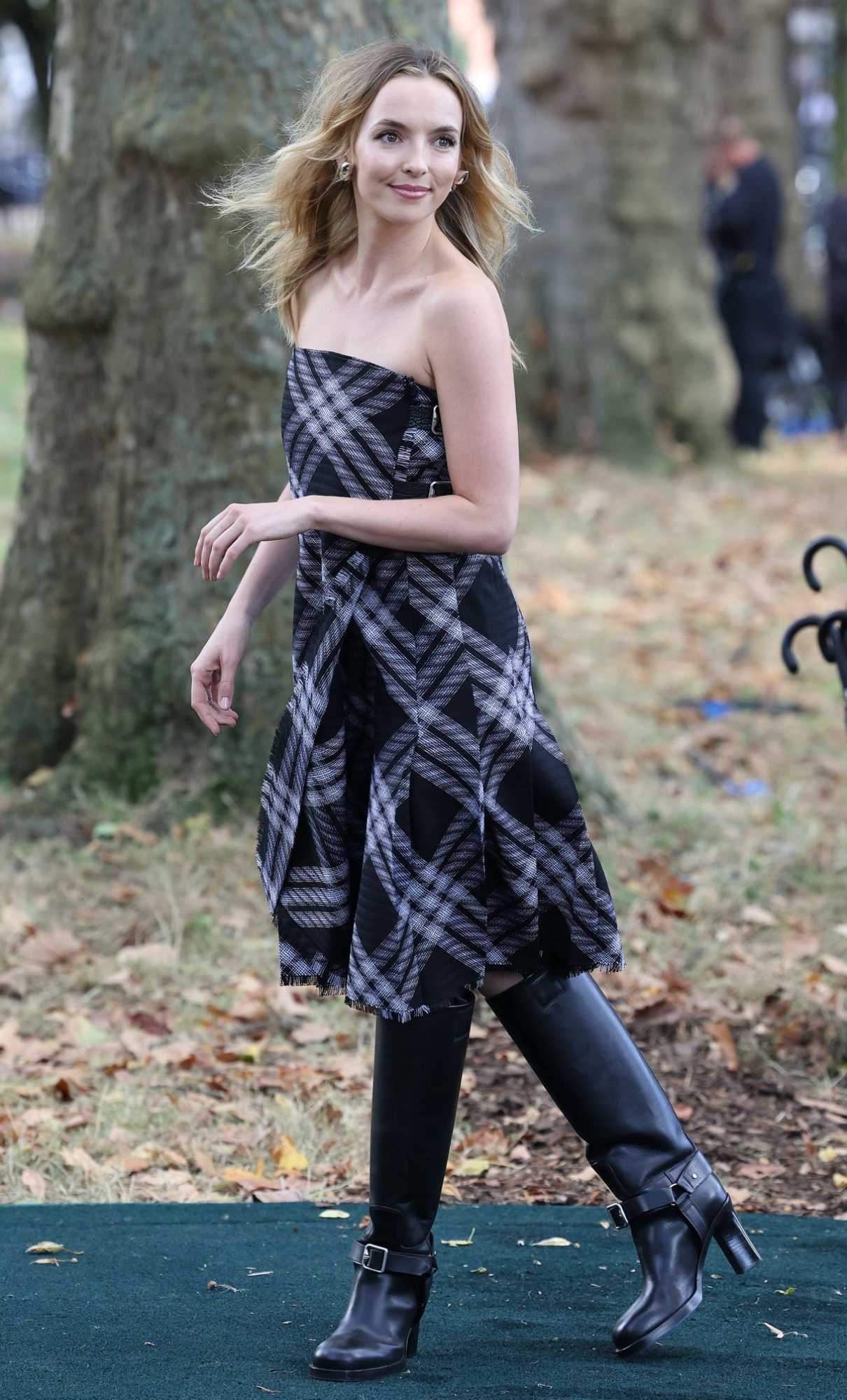 Jodie Comer Attends the Burberry Fashion Show During 2023 London