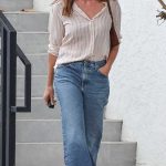 Cindy Crawford in a Blue Jeans Stops by Cross Creek Mall in Malibu 10/23/2023