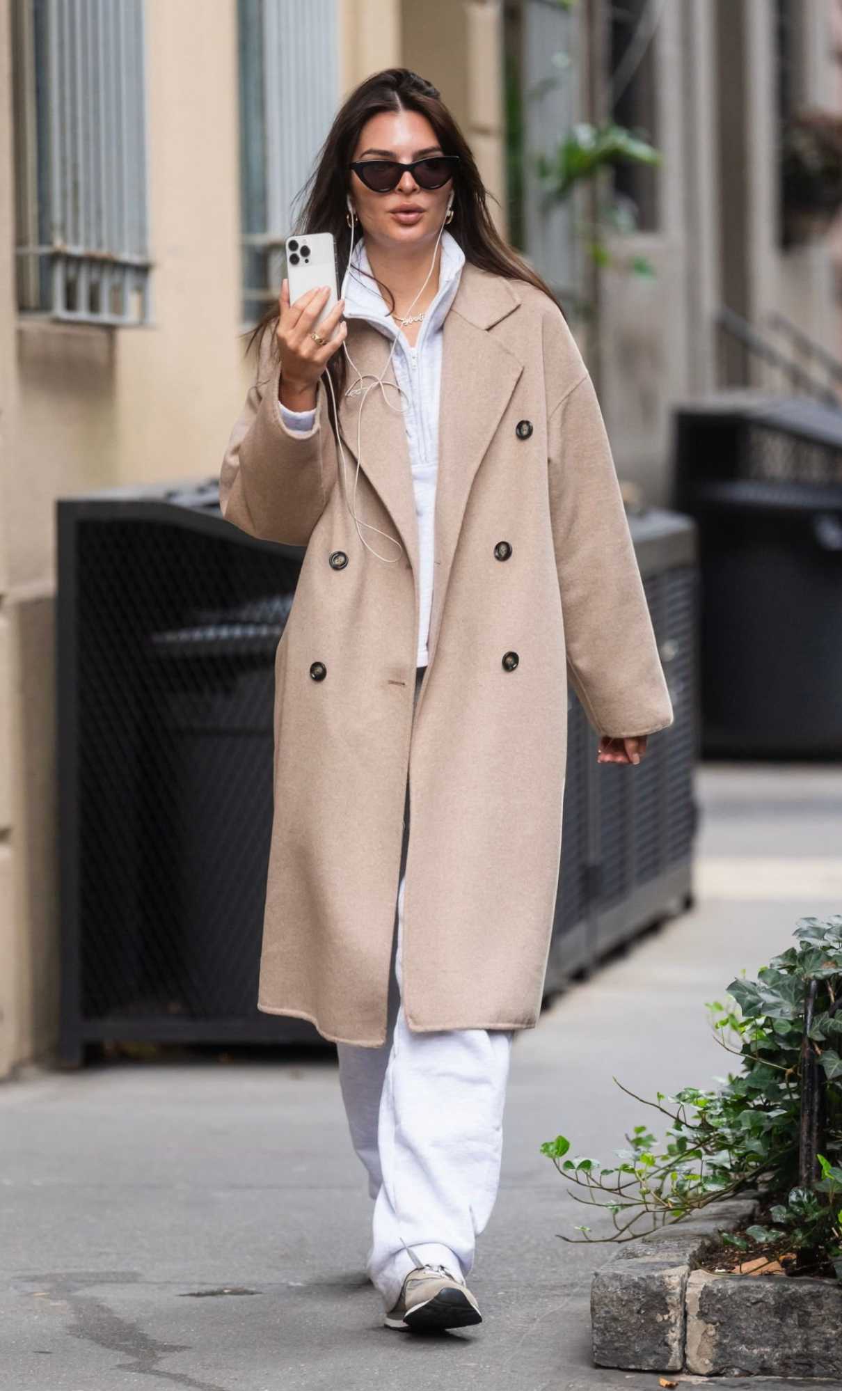 Emily Ratajkowski In A Beige Coat Was Seen Out In New York 10 18 2023 5