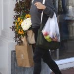 Jennifer Garner in a Red Sneakers Leaves the Farmers Market in Brentwood 10/01/2023