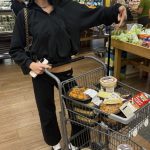 Amelia Hamlin in a Black Sweatsuit Was Spotted During Some Grocery Shopping at Bristol Farms in Beverly Hills 11/22/2023