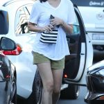 Gal Gadot in a White Tee Was Seen Out in Los Angeles 11/05/2023