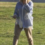Hilary Duff in a Beige Sweatpants Was Seen at a Park in Los Angeles 11/27/2023