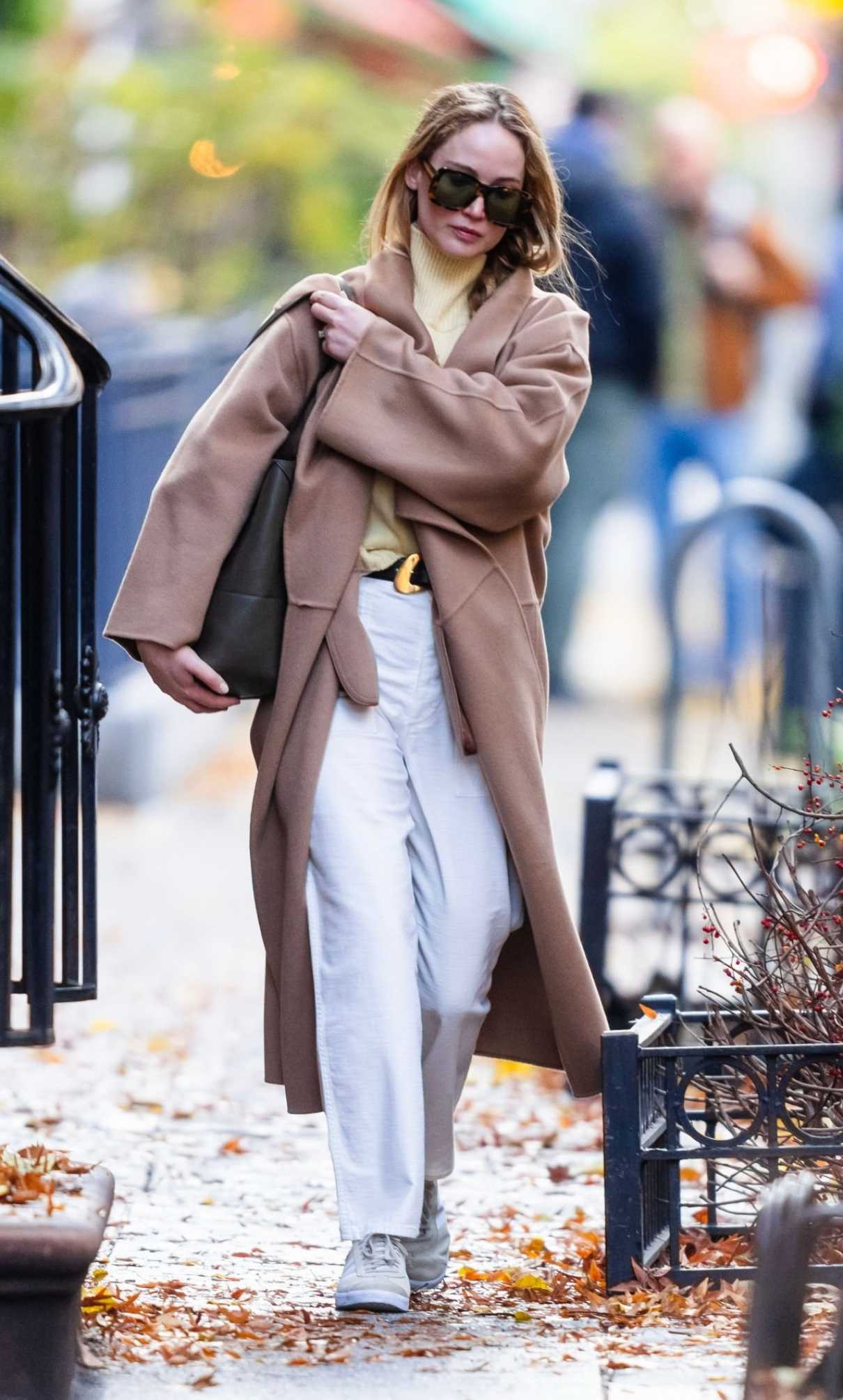 Jennifer Lawrence in a White Pants Was Seen Out in the West Village in ...