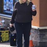 Elisabeth Moss in a Black Sweater Was Seen Out in Los Angeles 12/26/2023