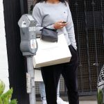 Kelly Rowland in a Grey Sweatshirt Exits a Salon in Los Angeles 12/19/2023
