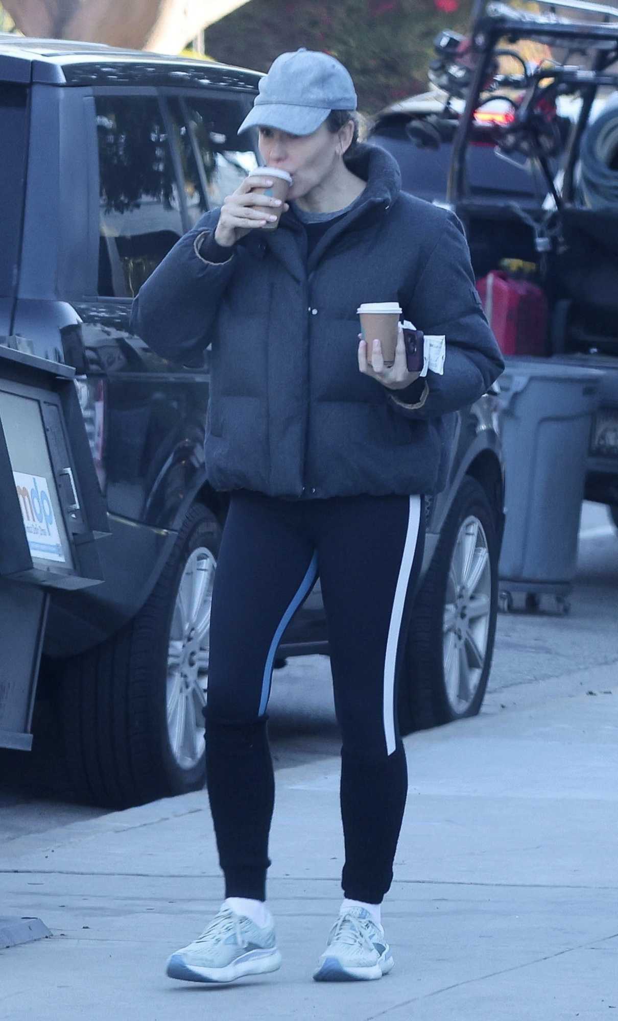 Jennifer Garner in a Grey Cap