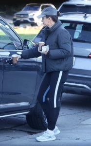 Jennifer Garner in a Grey Cap