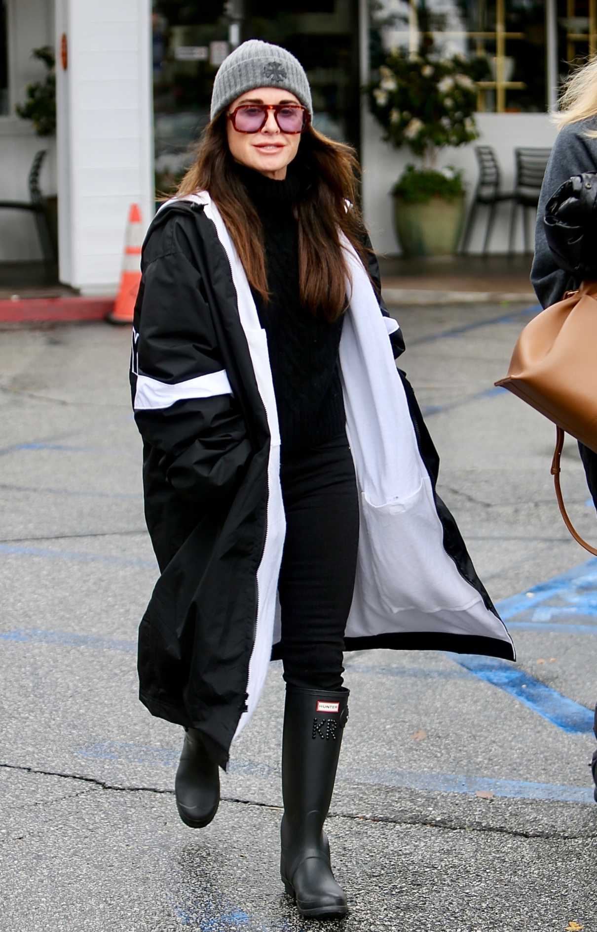 Kyle Richards In A Grey Beanie Hat Enjoys A Shopping Day At Beverly ...