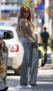 Jennifer Lopez in a Beige Cardigan