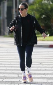 Jennifer Garner in a Black Leggings