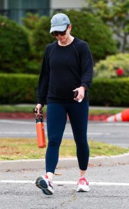 Jennifer Garner in a Black Sweatshirt