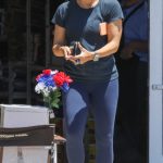 Jennifer Garner in a Black Tee Enjoys Grocery Shopping Outing in Brentwood 07/20/2024
