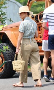 Jennifer Lopez in a Beige Pants