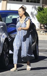 Kaley Cuoco in a Blue Patterned Dress