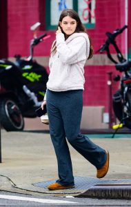 Suri Cruise in a Grey Pants