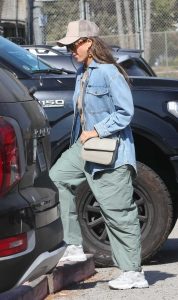 Jessica Alba in an Olive Pants