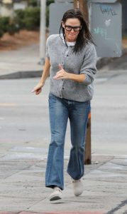 Jennifer Garner in a Grey Cardigan