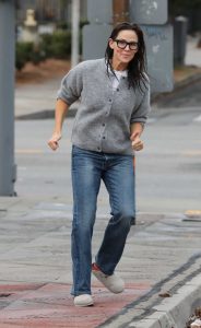 Jennifer Garner in a Grey Cardigan