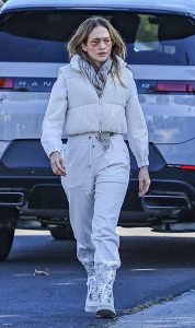 Jennifer Lopez in a White Sweatpants