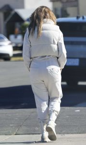 Jennifer Lopez in a White Sweatpants