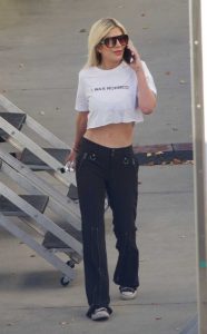 Tori Spelling in a White Cropped Tee