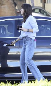 Jennifer Garner in a Blue Jeans