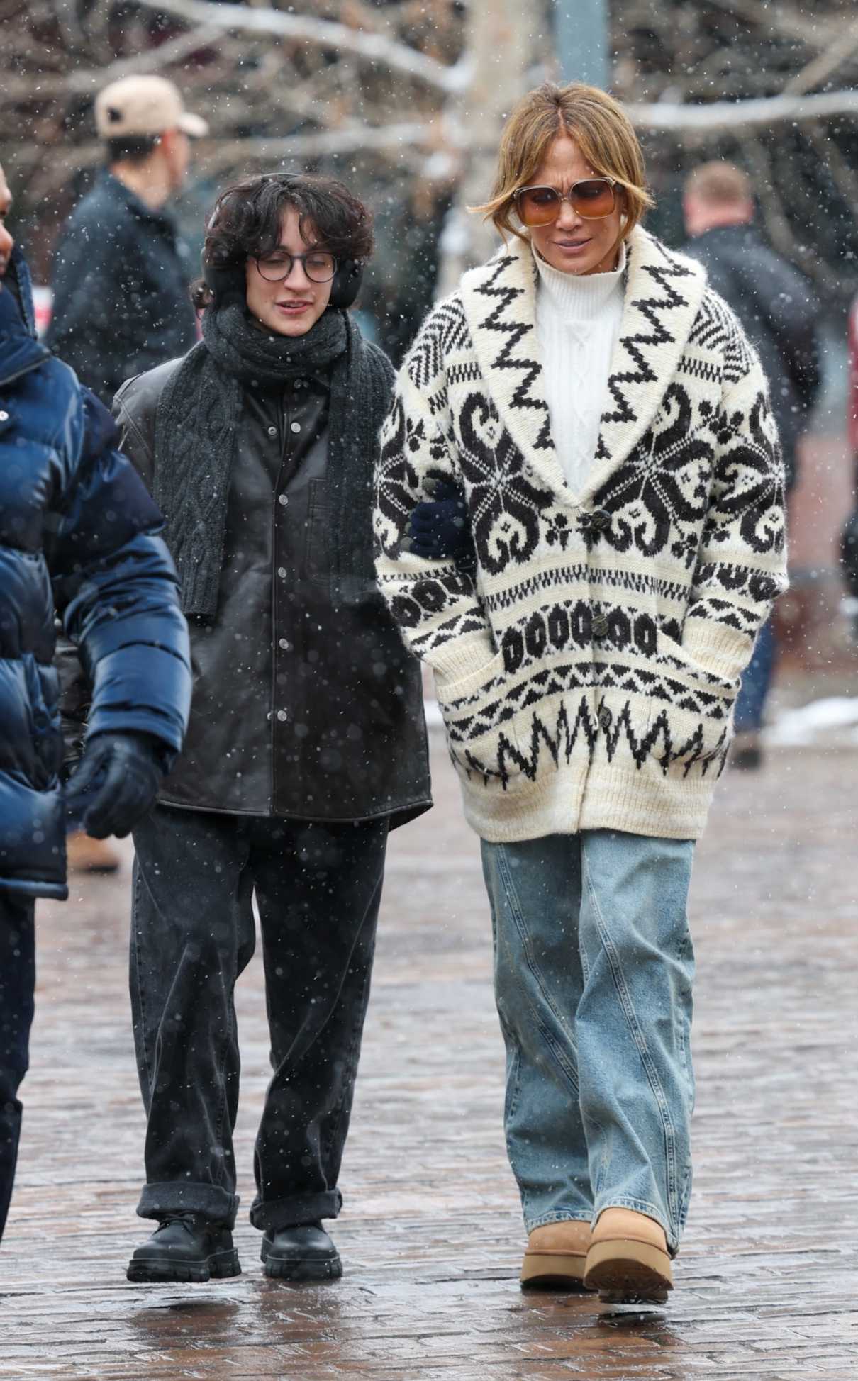 Jennifer Lopez in a White Patterned Cardigan