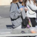 Lea Thompson in a Grey Sweatshirt Was Seen at the Farmers Market in Studio City 12/15/2024