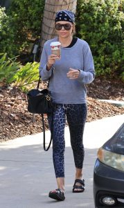 Lisa Rinna in a Grey Sweatshirt