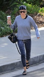 Lisa Rinna in a Grey Sweatshirt