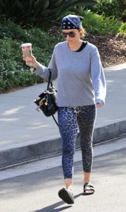 Lisa Rinna in a Grey Sweatshirt