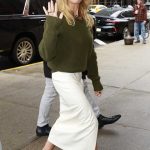 Sarah Michelle Gellar in an Olive Sweater Arrives at The Drew Barrymore Show in NY 12/11/2024