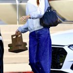 Kaia Gerber in a Grey Sweatshirt Was Seen Out in LA 01/20/2025