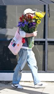 Jeremy Allen White in a White Nike Sneakers